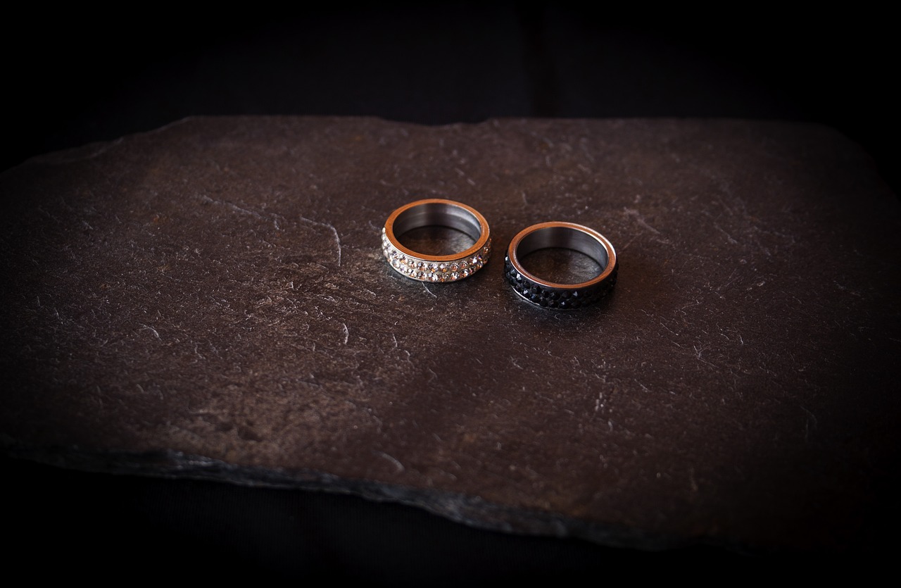 rings, diamonds, jewel-1809282.jpg